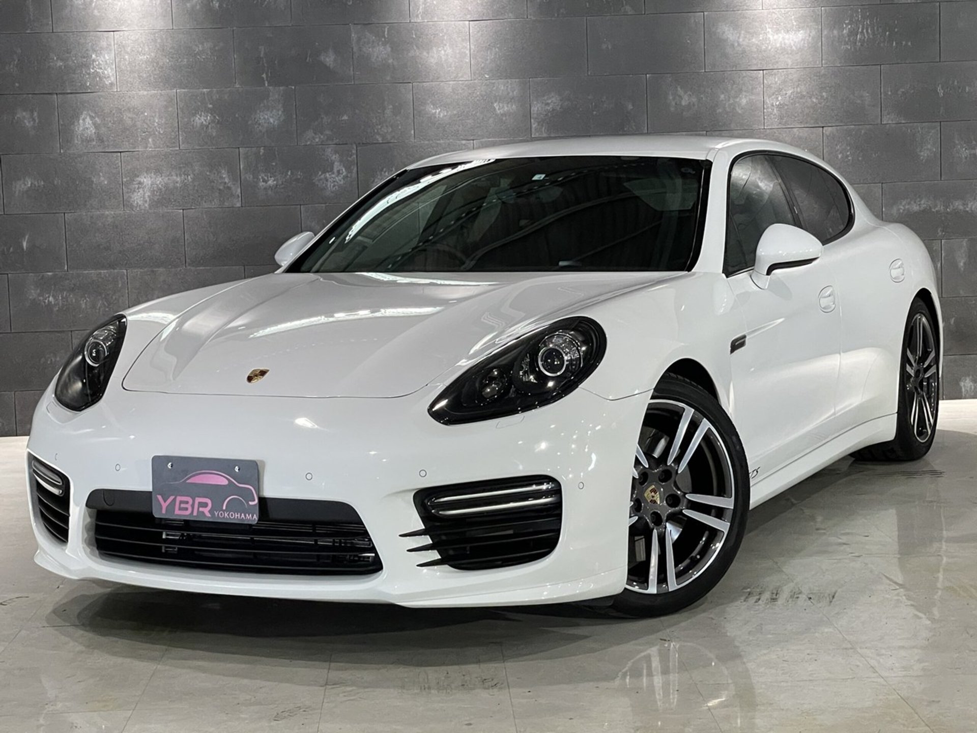 PORSCHE PANAMERA - View 1