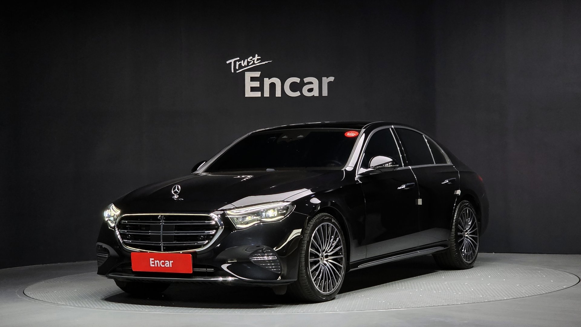 MERCEDES-BENZ E-CLASS - View 1