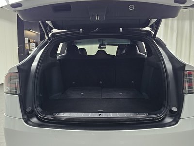 2019 Tesla MODEL X — миниатюра 23