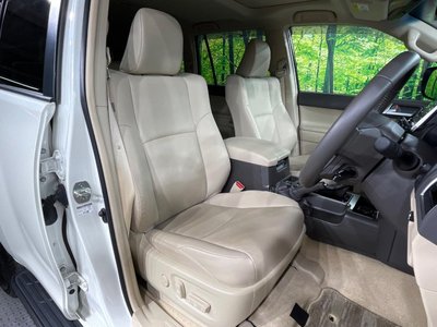 TOYOTA LAND CRUISER PRADO - 8