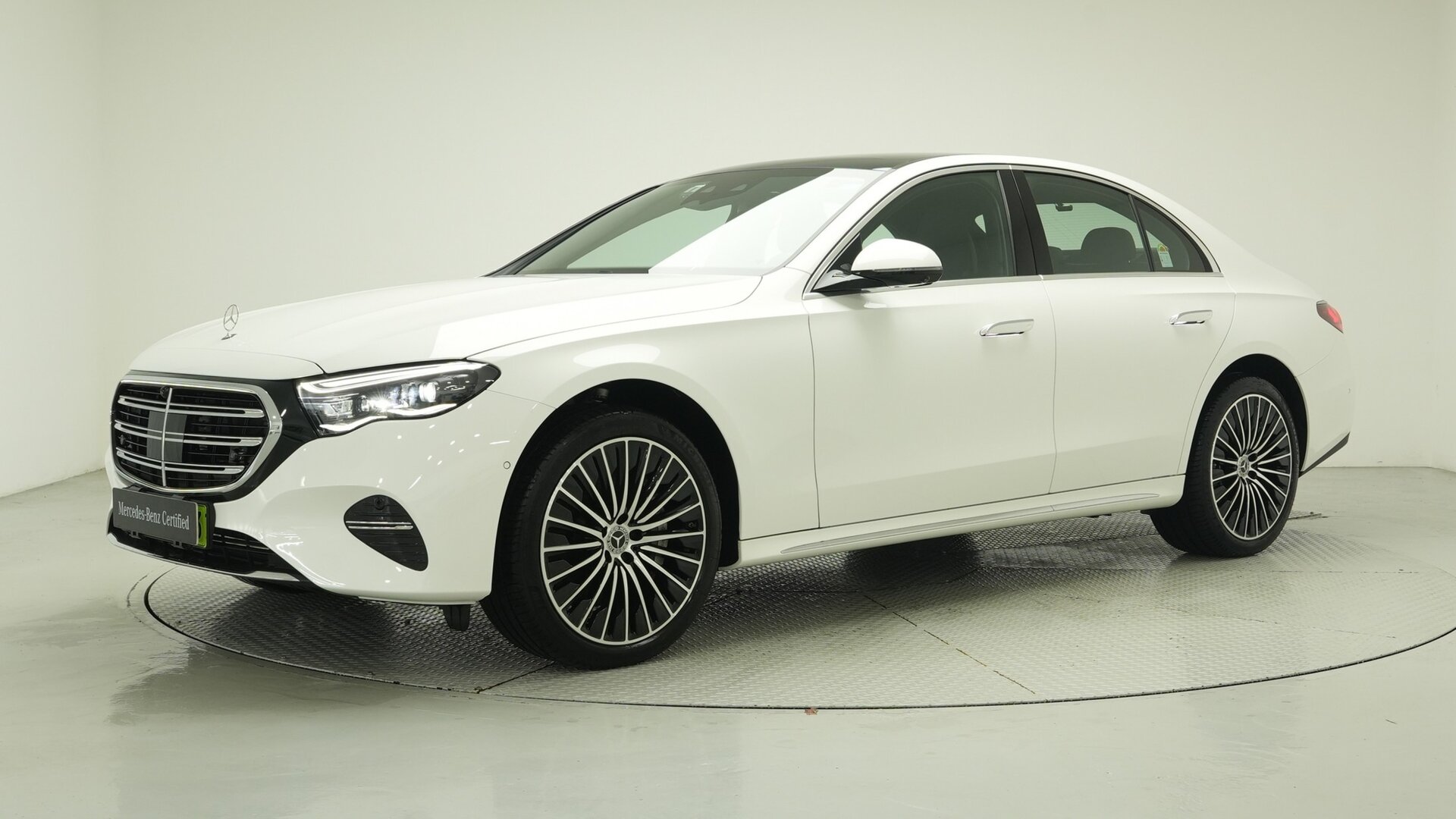 MERCEDES-BENZ E-CLASS - View 1