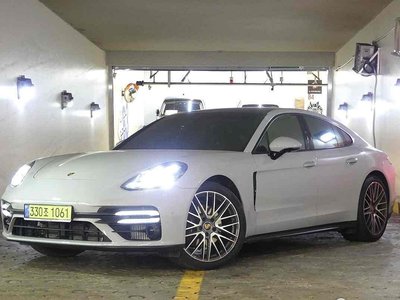 PORSCHE PANAMERA - 1