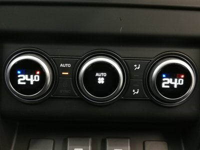 LAND ROVER DEFENDER - 9