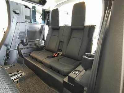 LAND ROVER DEFENDER - 4