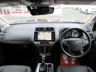 TOYOTA LAND CRUISER PRADO - 8