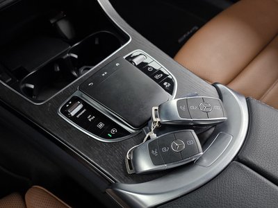 MERCEDES-BENZ GLC - 9