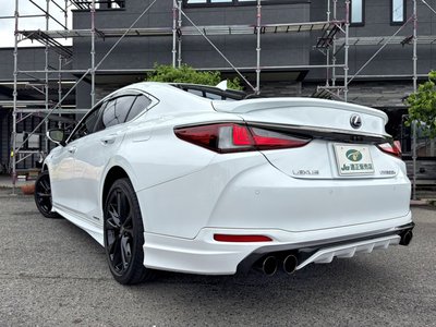 صورة 3 لـ 2021 Lexus ES