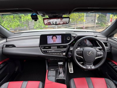 صورة 7 لـ 2021 Lexus ES
