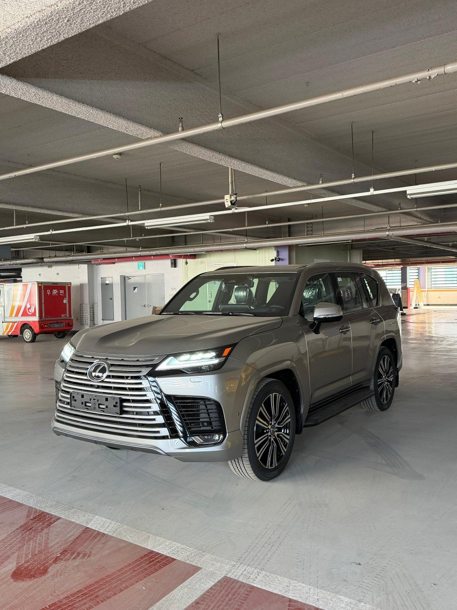 LEXUS LX - View 1