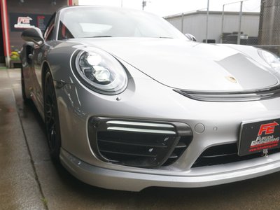 PORSCHE 911 - 9