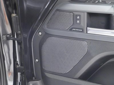 LAND ROVER DEFENDER - 5