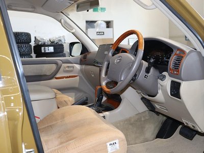 TOYOTA LAND CRUISER 100 - 4