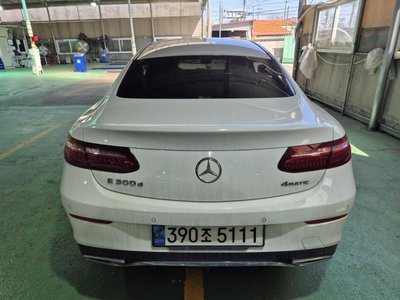 MERCEDES-BENZ E-CLASS - 3