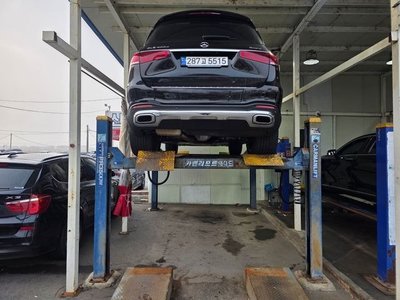 MERCEDES-BENZ GLS - 4