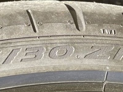 LAMBORGHINI AVENTADOR - 9