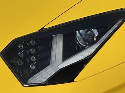 LAMBORGHINI AVENTADOR - 7