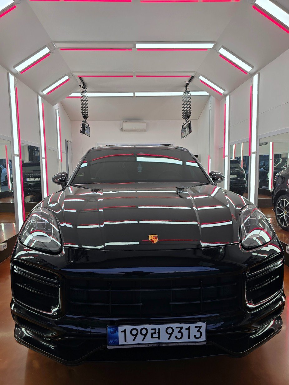 PORSCHE CAYENNE - View 1