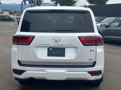 صورة 6 لـ 2023 Toyota LAND CRUISER 300