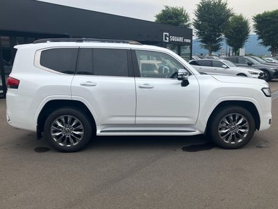 صورة 7 لـ 2023 Toyota LAND CRUISER 300