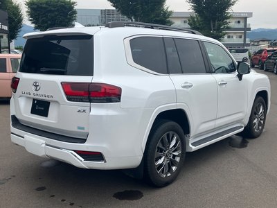 صورة 4 لـ 2023 Toyota LAND CRUISER 300