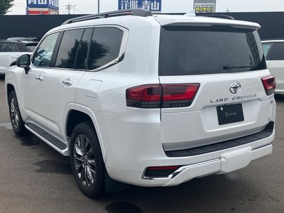 صورة 2 لـ 2023 Toyota LAND CRUISER 300