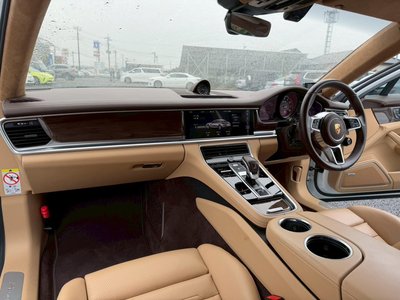 PORSCHE PANAMERA - 8