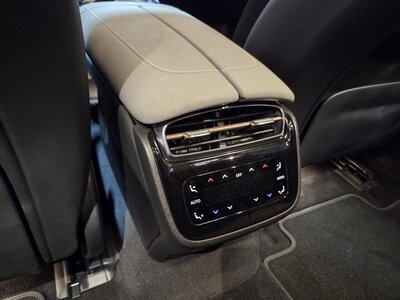 MERCEDES-BENZ EQS - 5