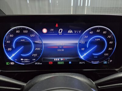 MERCEDES-BENZ EQS - 8