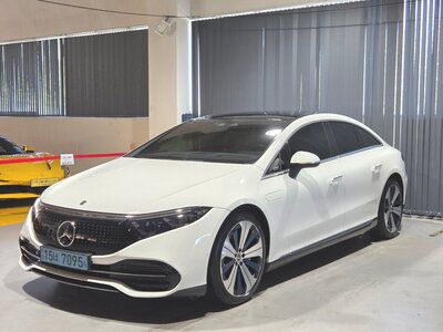 MERCEDES-BENZ EQS