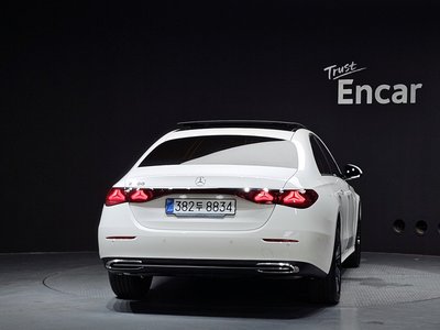 MERCEDES-BENZ E-CLASS - 4