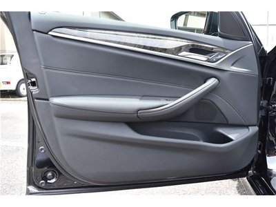صورة مصغرة 40 لـ 2021 BMW 5 SERIES