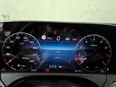 MERCEDES-BENZ E-CLASS - 8