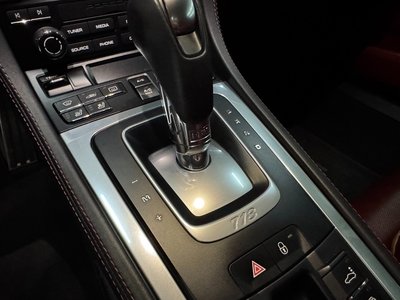 PORSCHE 718 BOXSTER - 9