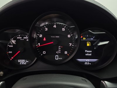 2018 Porsche 718 thumbnail 11