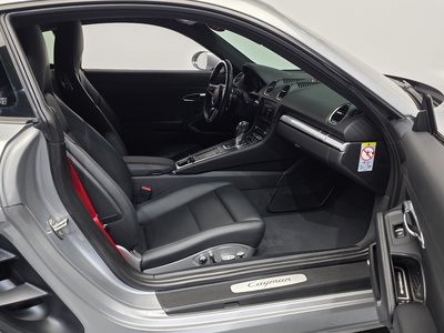 2018 Porsche 718 thumbnail 16