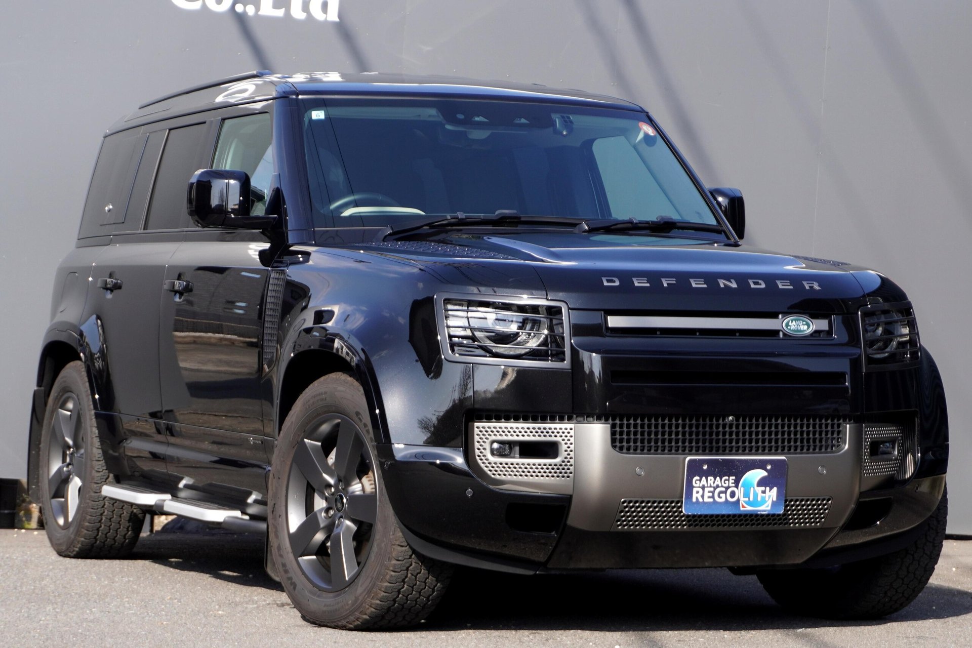 LAND ROVER DEFENDER - View 1