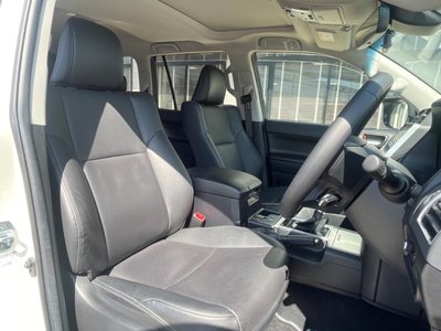 TOYOTA LAND CRUISER PRADO - 8