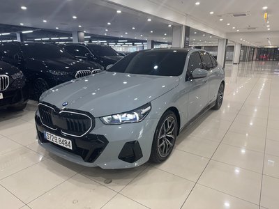 BMW 5 SERIES - 1