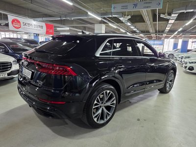 AUDI Q8 - 5