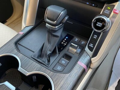 TOYOTA LAND CRUISER 300 - 8