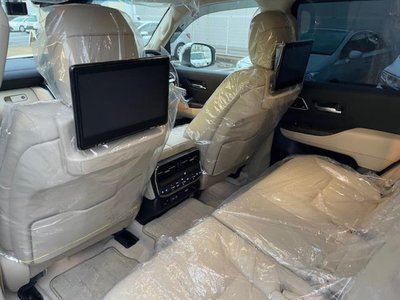 TOYOTA LAND CRUISER 300 - 10