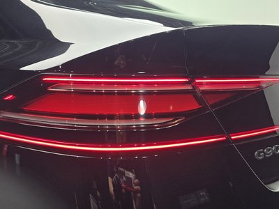 2022 Genesis G90 photo 10