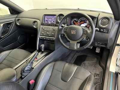 NISSAN GT-R - 8