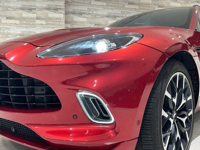2021 Aston Martin DBX photo 7