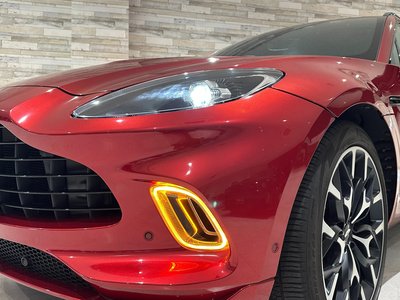 2021 Aston Martin DBX photo 8