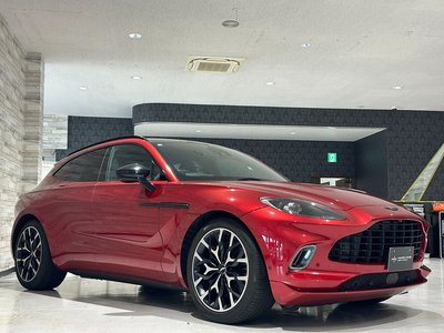 2021 Aston Martin DBX photo 4