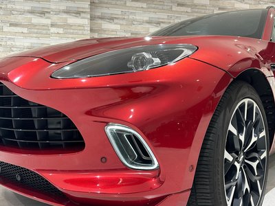 2021 Aston Martin DBX photo 6