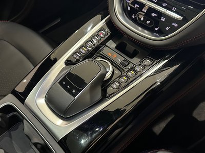 صورة 43 لـ 2021 Aston Martin DBX