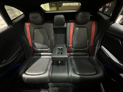 صورة 27 لـ 2021 Aston Martin DBX