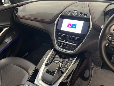 صورة 37 لـ 2021 Aston Martin DBX